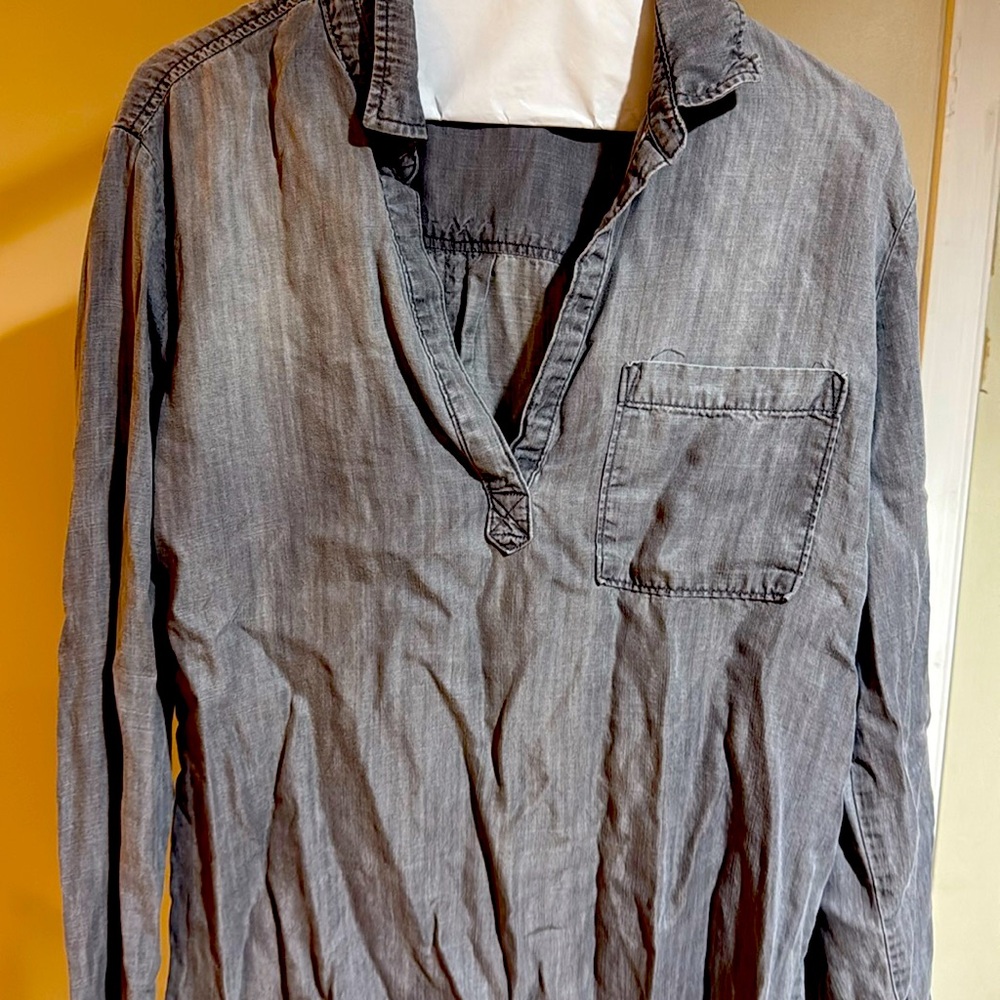 Cloth & Stone Gray Button Down Shirt